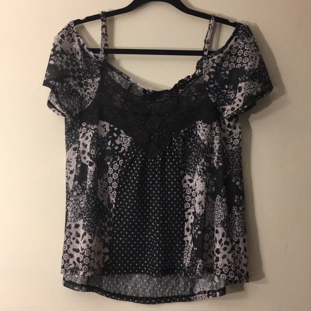 NWOT bohemian contrast pattern cold shoulder top